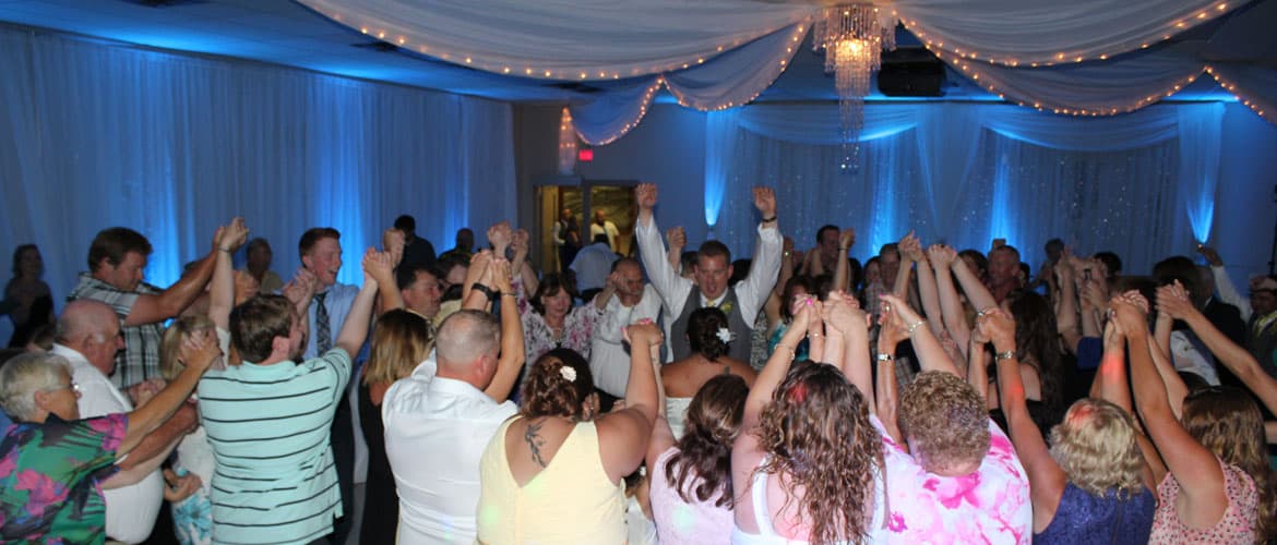wedding-guests-dancing-fun